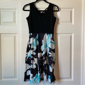 Moyabo cotton floral dress with pockets - small